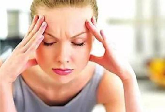 内分泌紊乱的女人,脸上一般有4个"共性",不妨自检,有尽早调