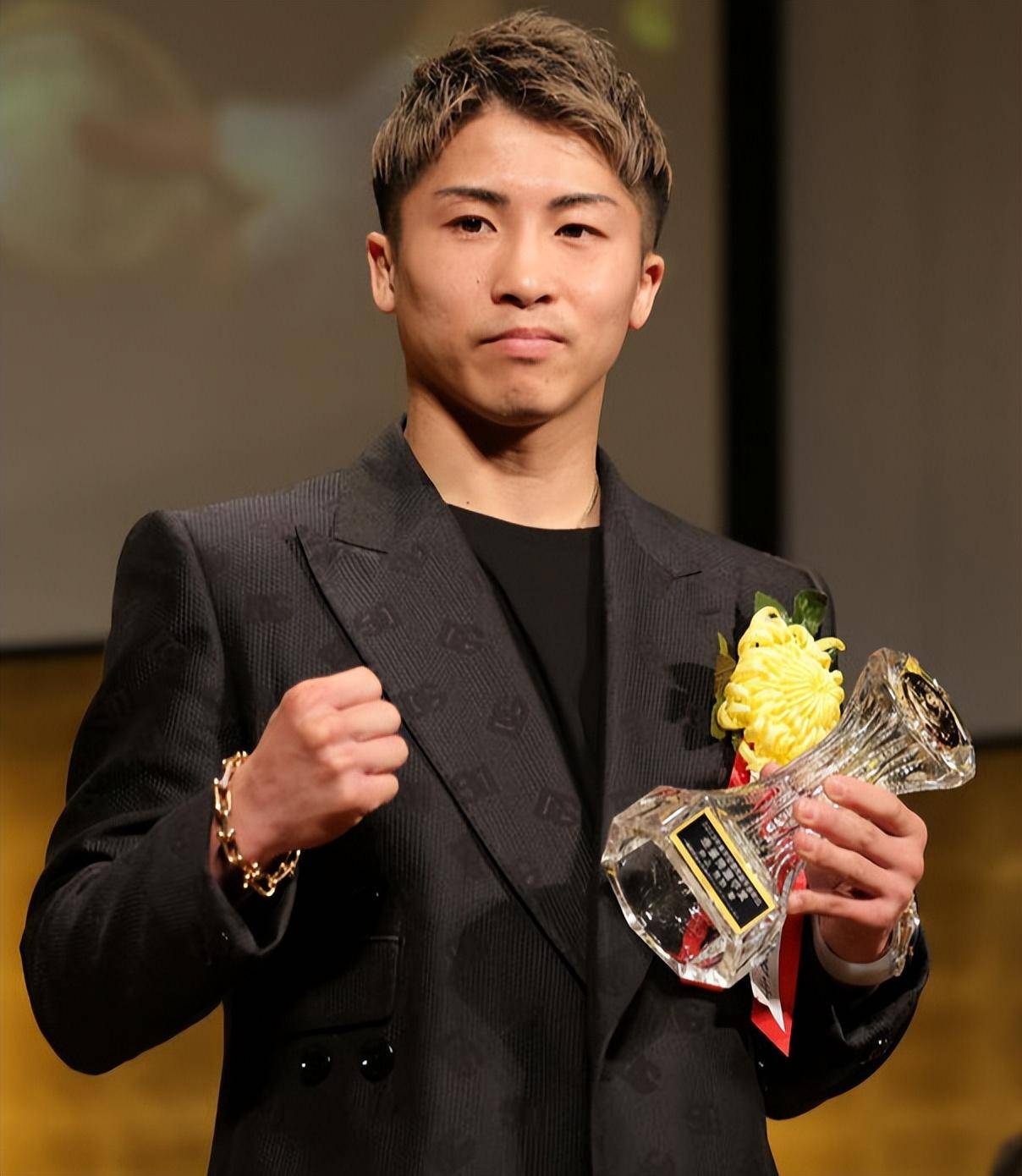 井上尚弥获得多个奖项,成最大赢家_比赛_获得了_头衔