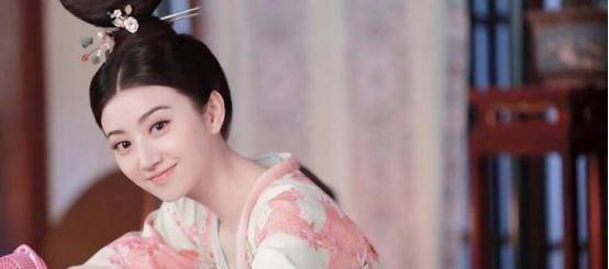 出道资源逆天,"人间富贵花"景甜为什么就是捧不红?_舞蹈_因为_活动