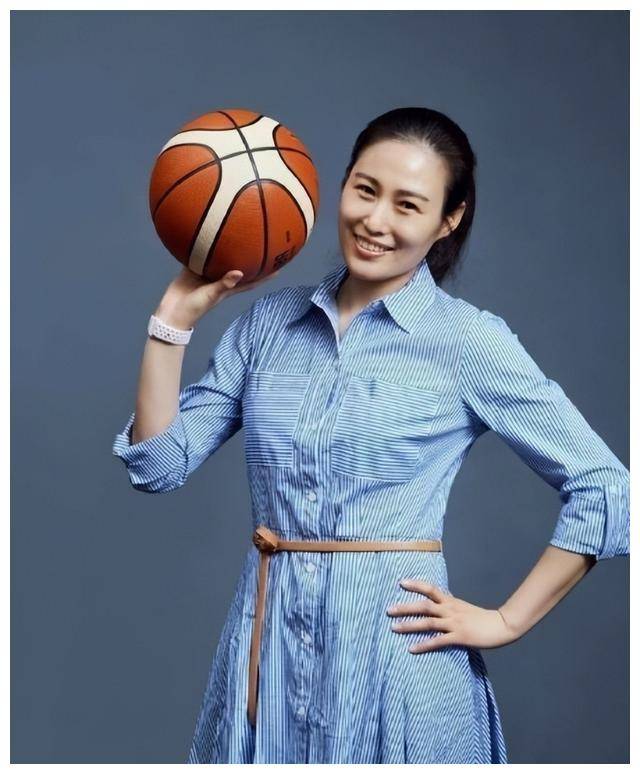 40岁女篮名将宋晓云,貌美健将,拒绝颠球从篮球打起,至今未嫁.