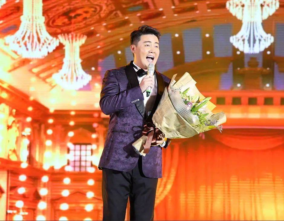 "最帅男高音"张英席:事业低谷时多次想转行,儿女是他的软肋_蔡月琴