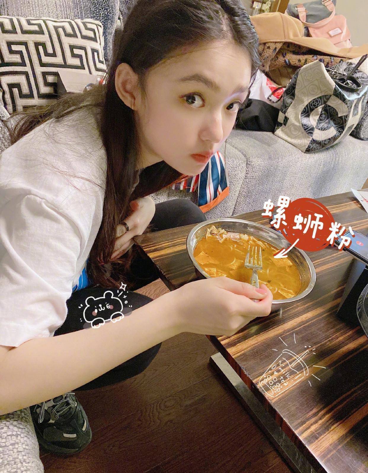 林允意外撞脸周洁琼?