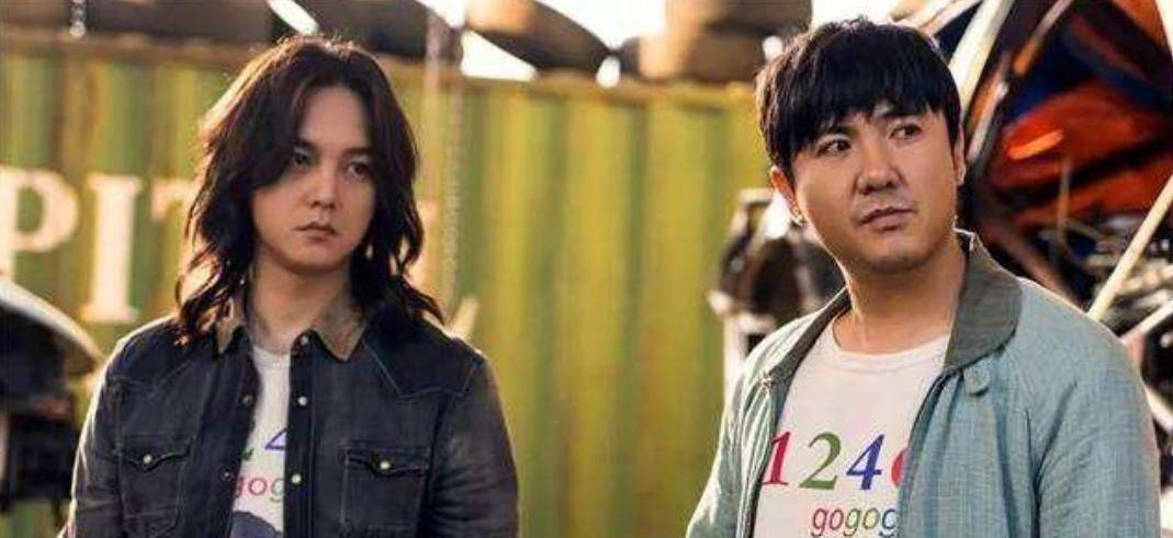 从歌手跨行当演员,当过郭京飞助理,三次合作沈腾走红_尹正_话剧_角色