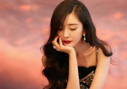 这些传闻并没有消失,反而网上说她的声音更加多了,所以杨幂也不发表