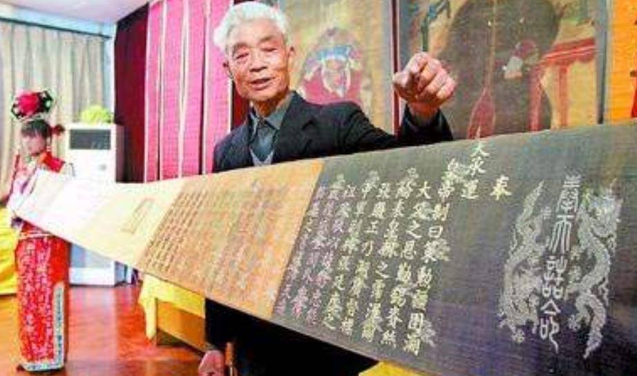 此人拥有九道圣旨拒不上交,借博物馆展出却丢了两道,获赔9万元_张振华