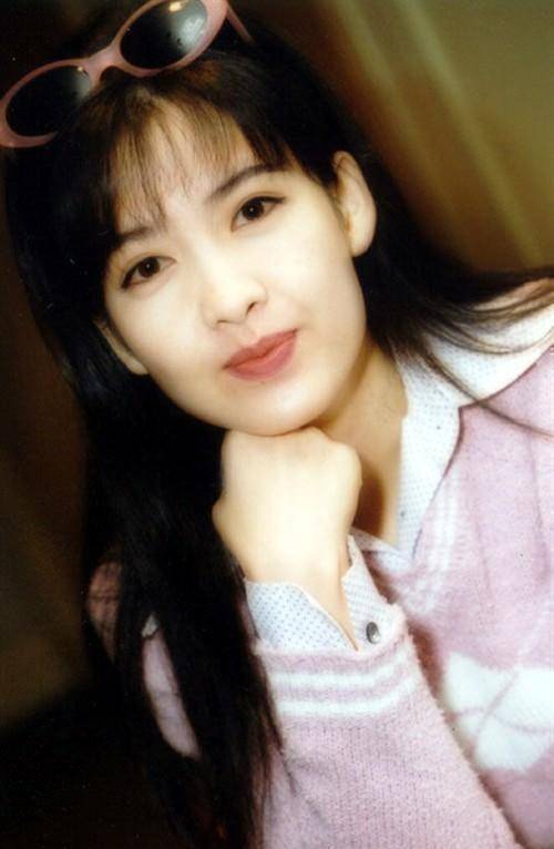 周慧敏晒20年前老公倪震与刘德华旧照,网友问:当年的倪震帅还是黎明帅