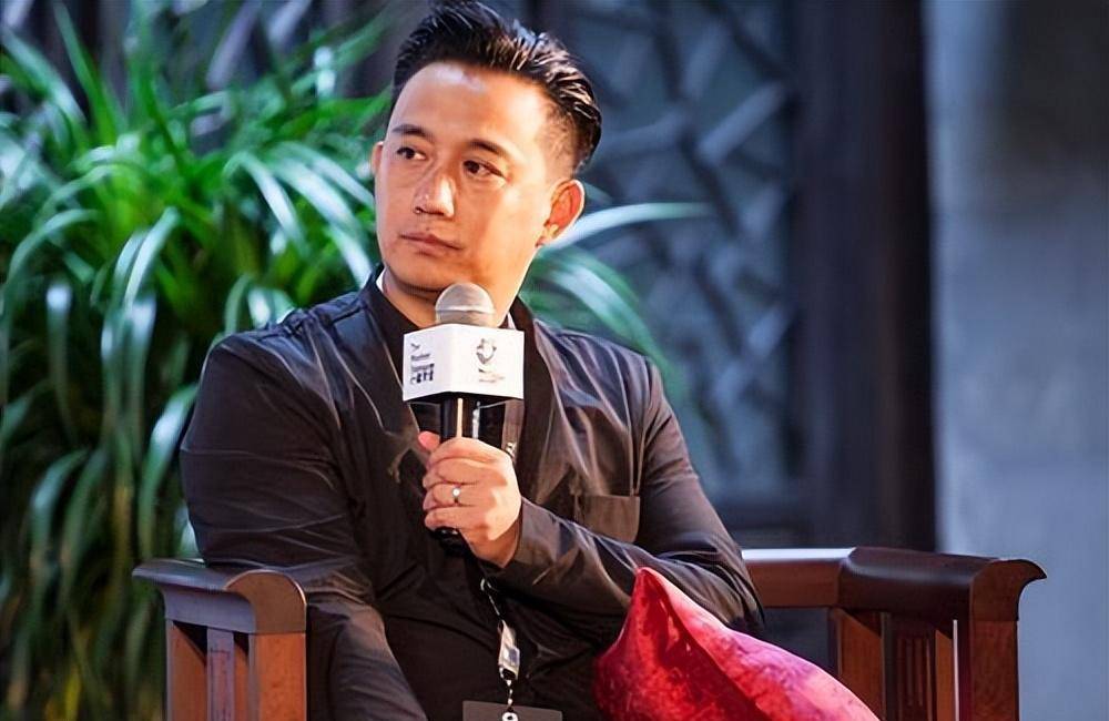 给"高情商"的明星排个名,何炅仅排第三,最后一位