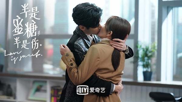 《偷偷》算少了《在暴雪时分》26场吻戏,这部狂