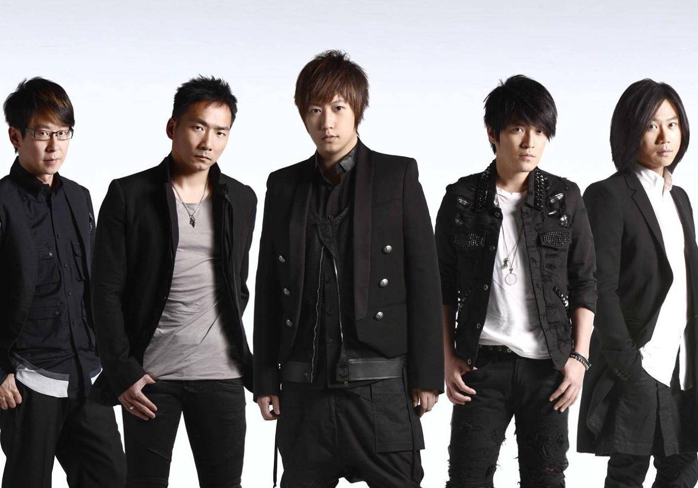 写《后青春的诗》时,阿信每天只能睡两个小时,其他人尽管心急如火却