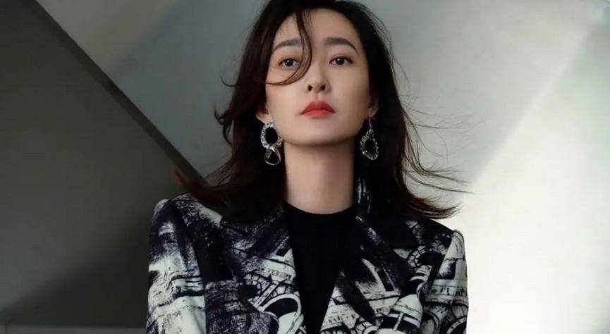 出道13年鲜有绯闻,33岁的她仍是美到令人窒息,不知花落谁家_王丽坤