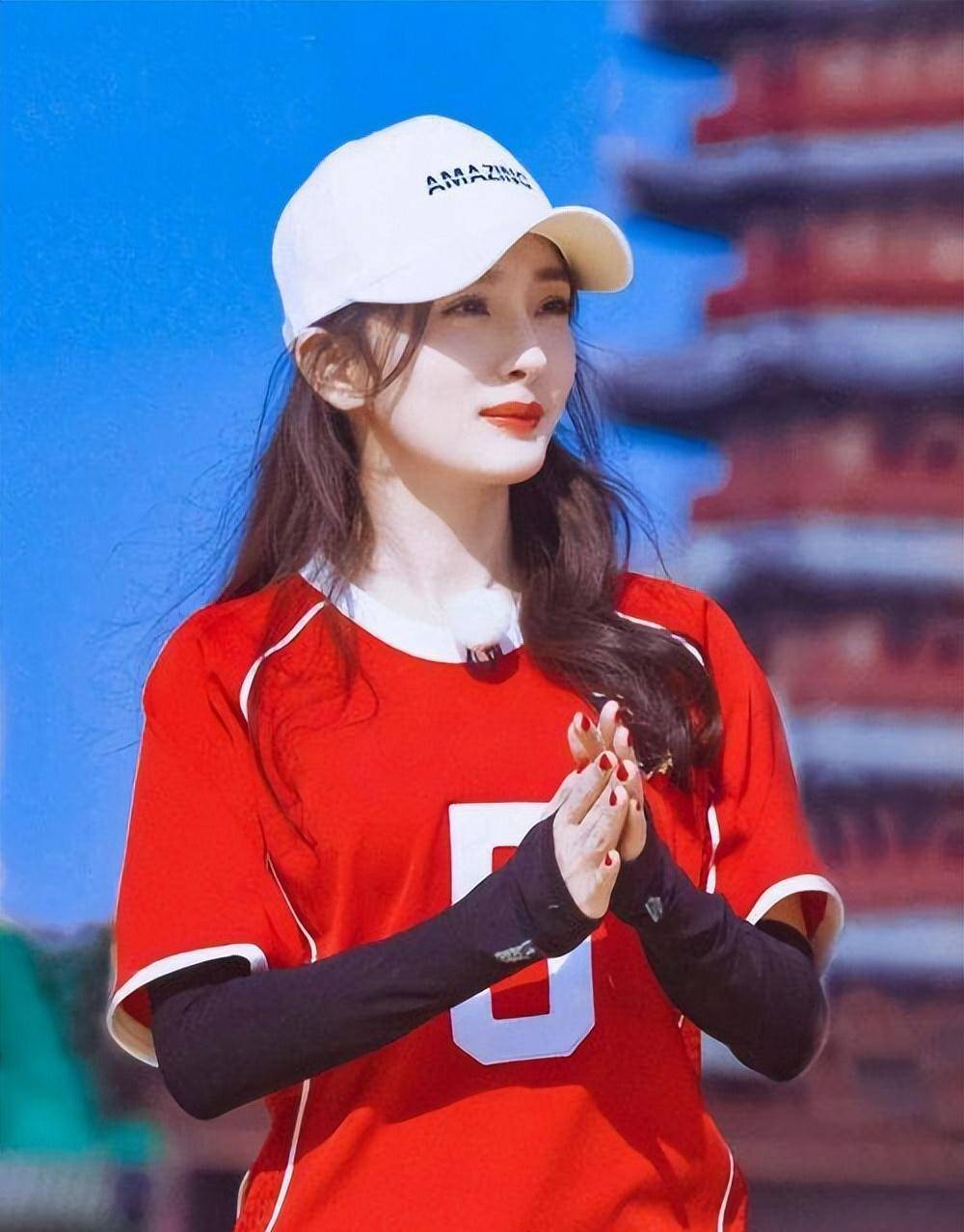 "撩汉高手"杨幂的曲折上位史,靠魅力征服三位大咖,被迷弟追逐_演出