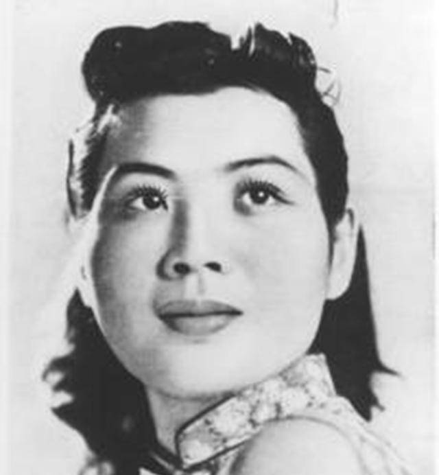 30年代旧上海才女:英达的姑奶奶,假扮舞女当特工,26岁