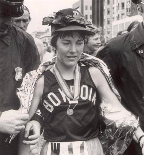 "假跑女王"罗茜:马拉松跑到半路去坐地铁,获得第一后拒绝金牌_黄关军