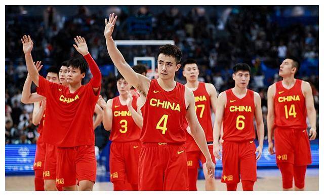 中国男篮14名球员备战亚预赛，齐麟、赵嘉义意外退出。_手机搜狐网
