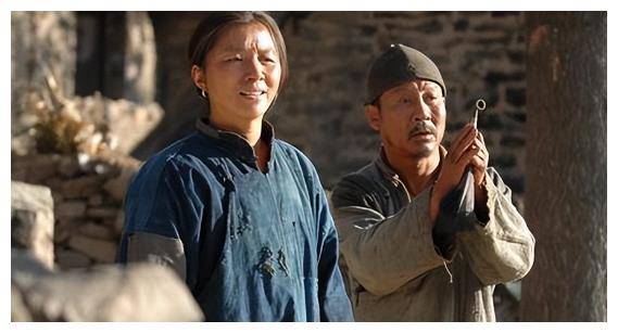 迟蓬出道的那个年代,电影界可谓是"狼多肉少",一年到头能顺利上映的