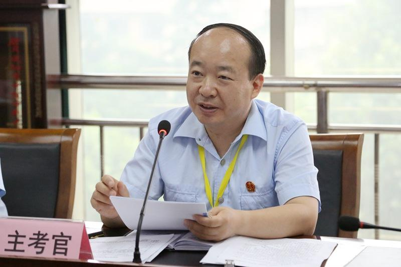 上图:面试主考官副考官副考官多数是"考官库"成员,相比主考官,有这么