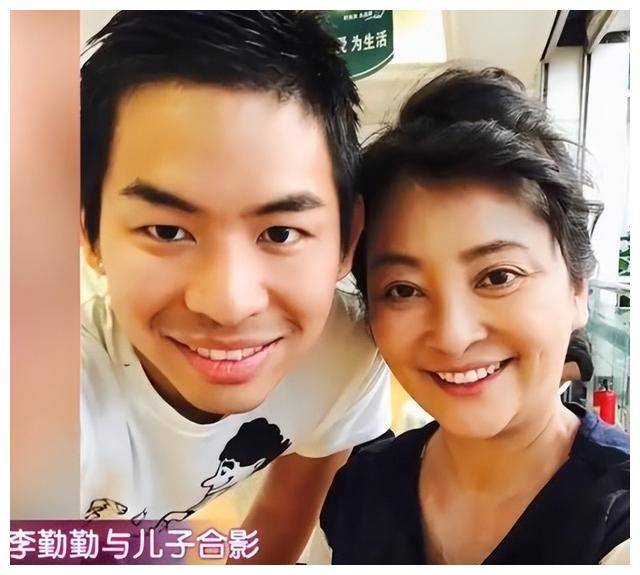 李勤勤的儿子李雷雷也已经长大成人,他的成长和发展也让李勤勤倍感