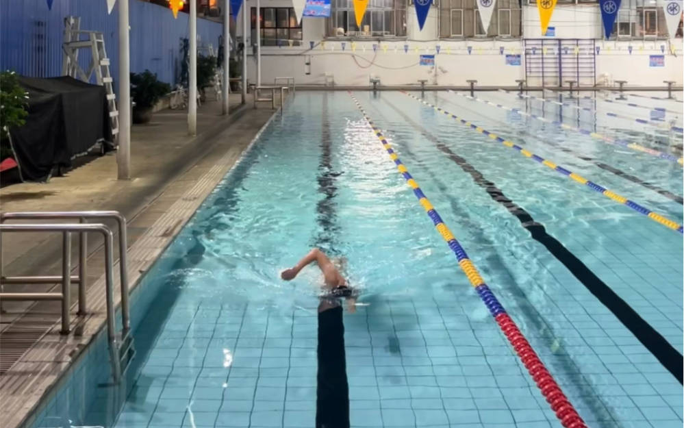 徜徉虎牙爱冒险的梦之泳_游泳_泳池_成为了