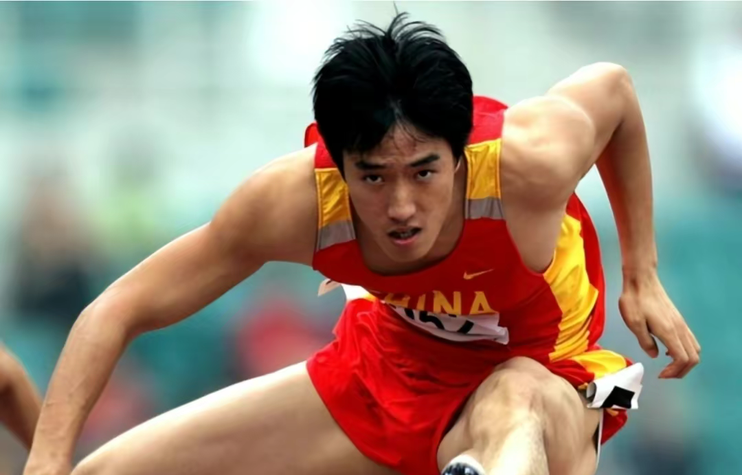 知情人:刘翔长期在国外旅游,靠终身合同养老,与2婚妻子将生娃