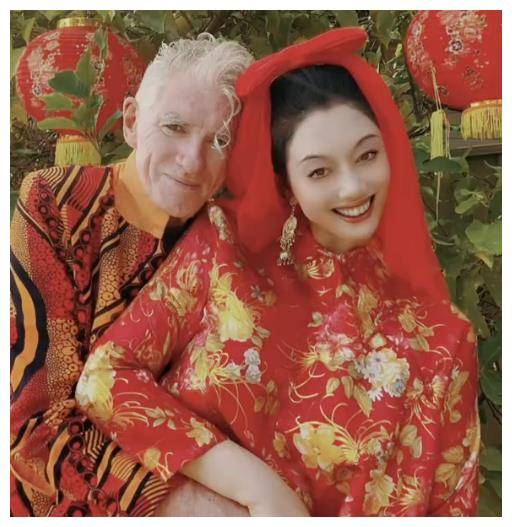 杜可风结婚照:携手合影,幸福甜蜜,笑容满溢._夫妇_妻子_祝福