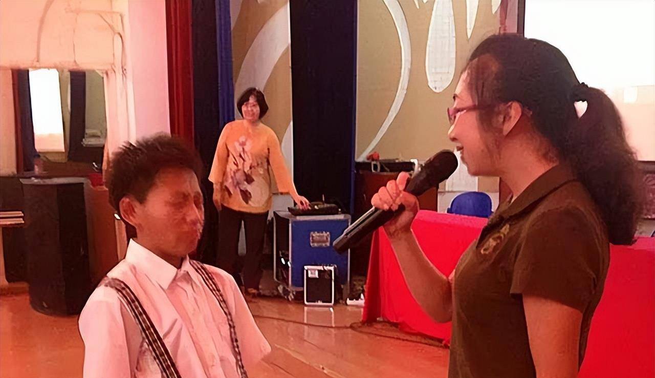 2007年广西男童靠吃野菜过活,7年后获500万善款,他