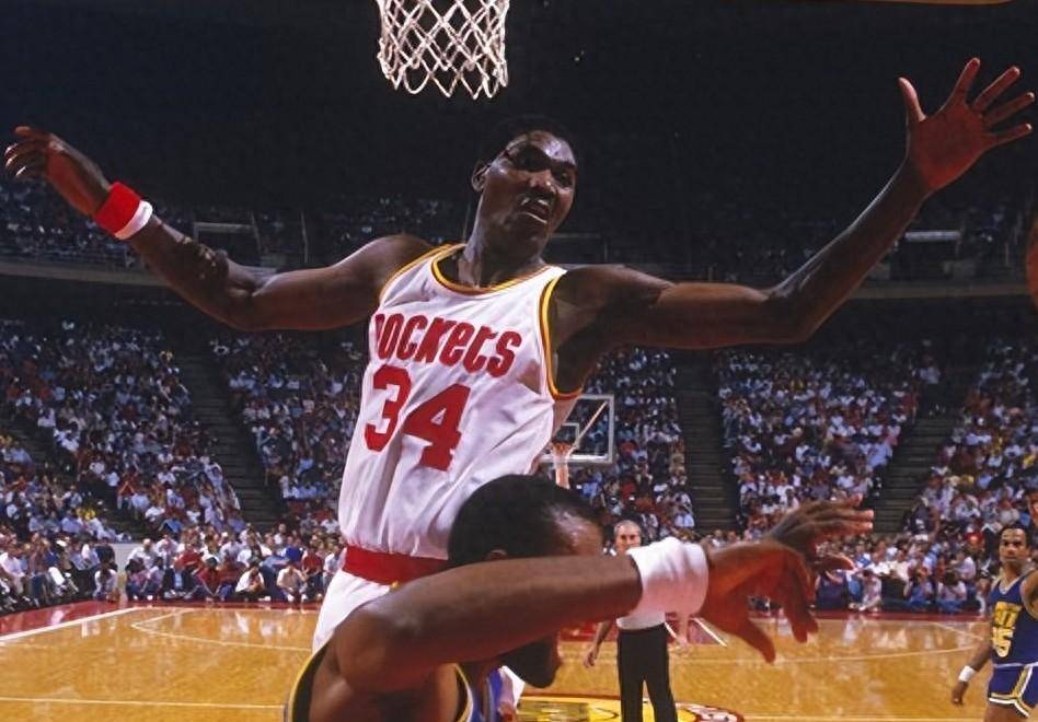 火箭队史第一人是奥拉朱旺,毕竟,唯二的总冠军都是他带队夺取的_篮球