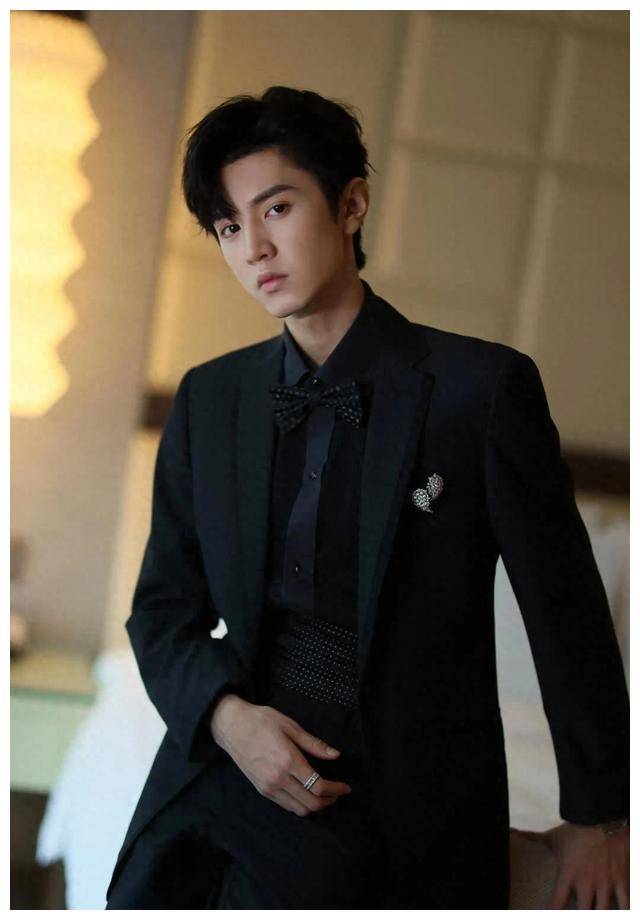 发现陈哲远的独特魅力,潜藏于不同之处._身材_角色_健身