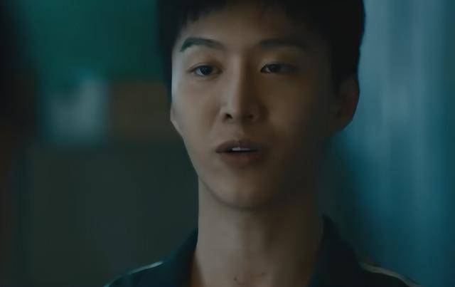 比如厉小海被卖给光刻战队这一情景,本来应该包含着张弛对其失望,对