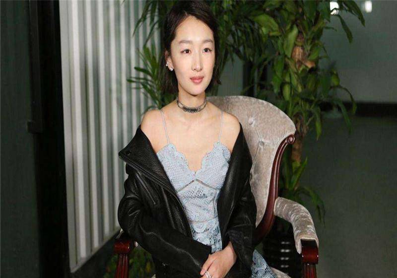 周冬雨夺得大满贯!实力影后不能小觑,可与章子怡巩俐相提并论.