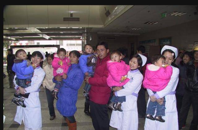 16年前,安徽夫妻生下五胞胎,再苦再难也不送人,孩子已快上高中