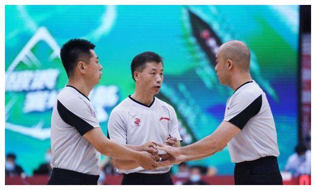 但cba官方仍希望通过这一措施来维护赛场秩序,规范裁判执法