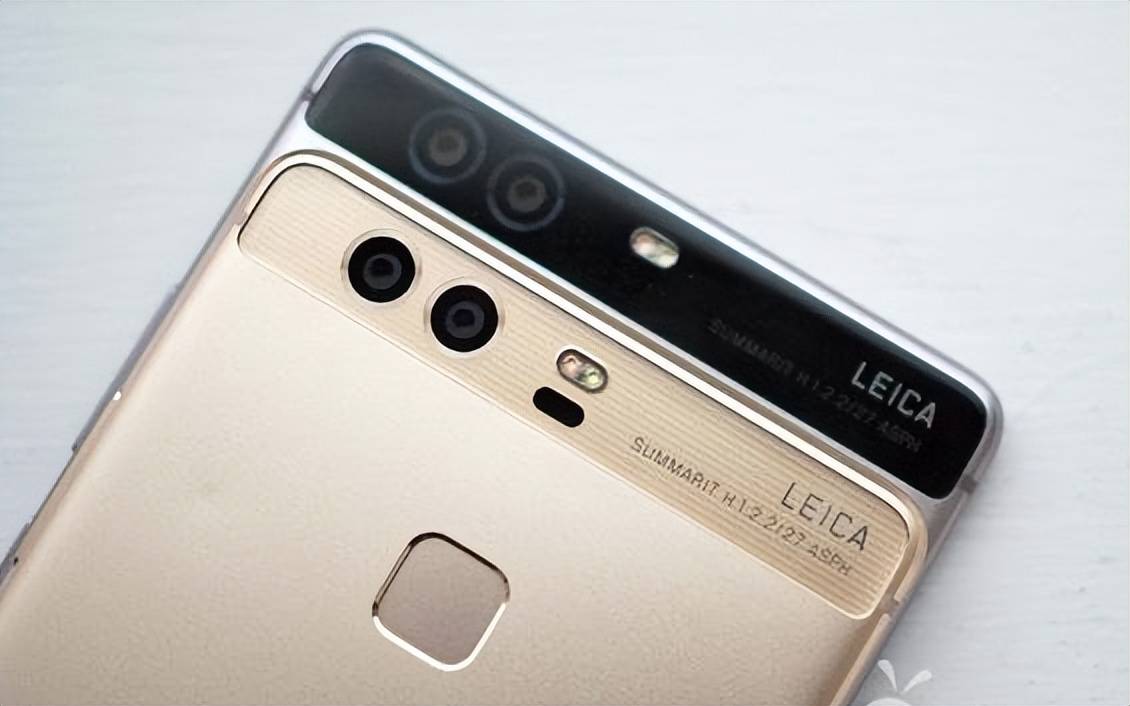 回忆那令人激动的时刻,华为p9系列搭载了徕卡镜头面世,一改手机摄影的