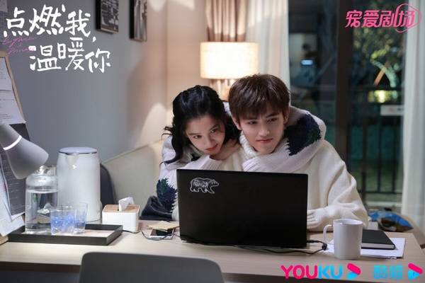 《暴雪时分》小说欲到炸裂,《偷偷》段嘉许变妻奴_图片_来源_微博