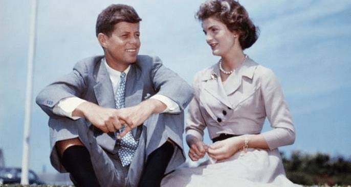 时运不知,人生多舛说起前任总统约翰·肯尼迪,大家肯定不陌生,约翰肯