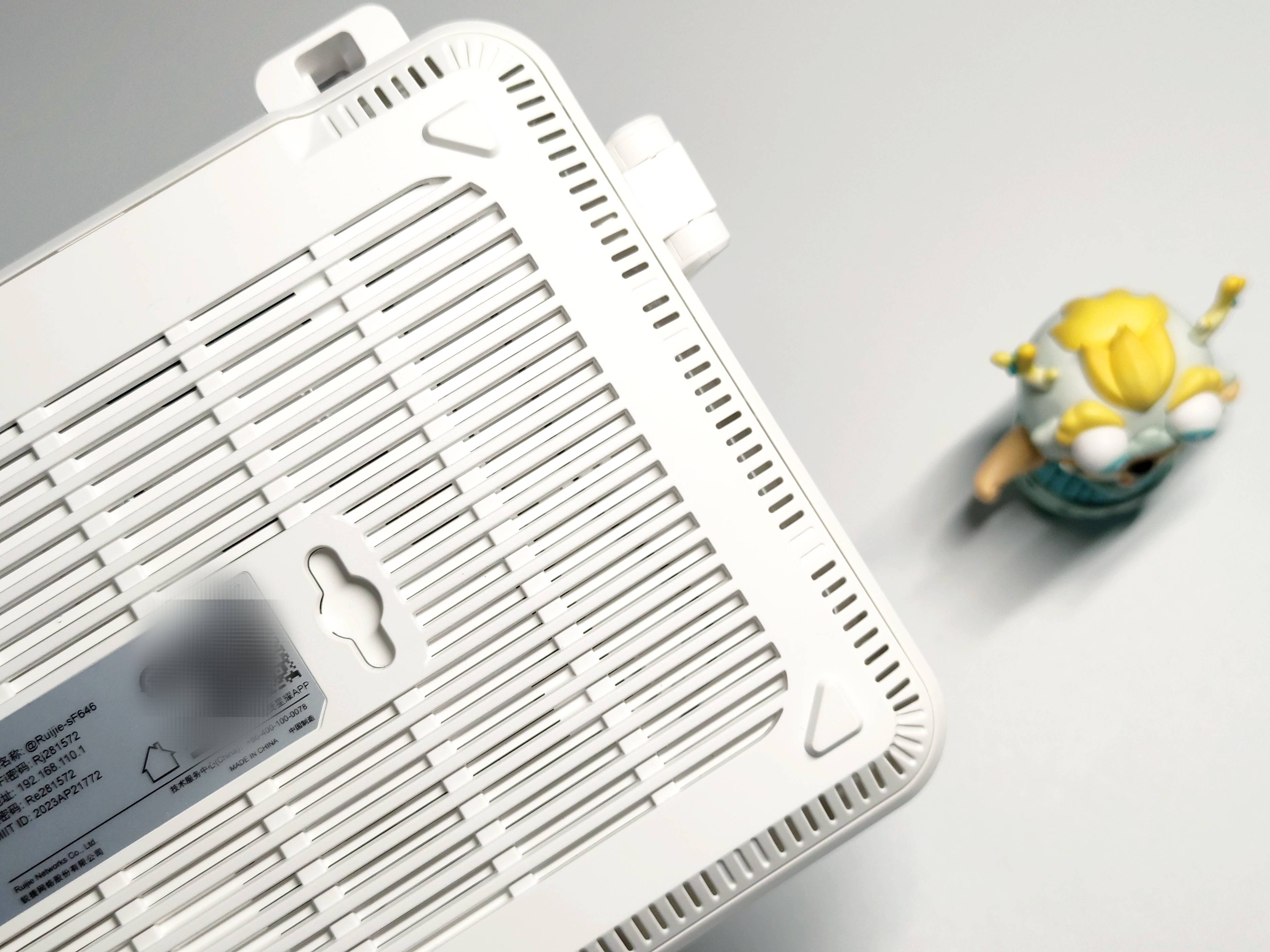 锐捷雪豹轻体验:百元价位的真电竞路由器,信号强游戏快!