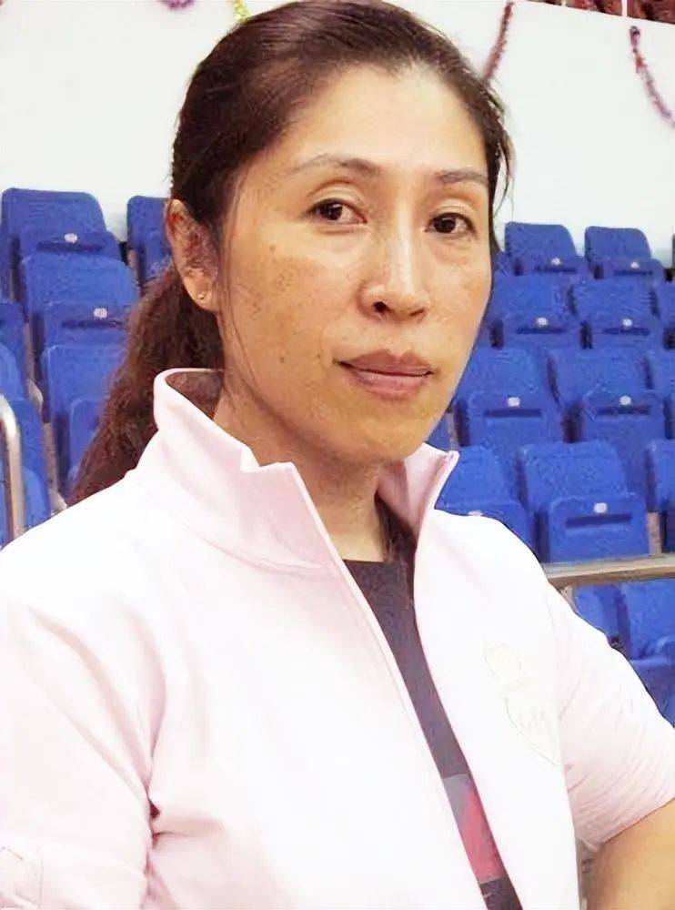 郑薇:打球,执教都有股狠劲,将初恋丈夫打造成知名导演_中国女篮_篮球