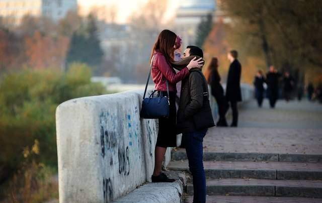 悬殊的平均寿命,不仅加剧了俄罗斯的男女比例失衡,使今天的俄罗斯性别