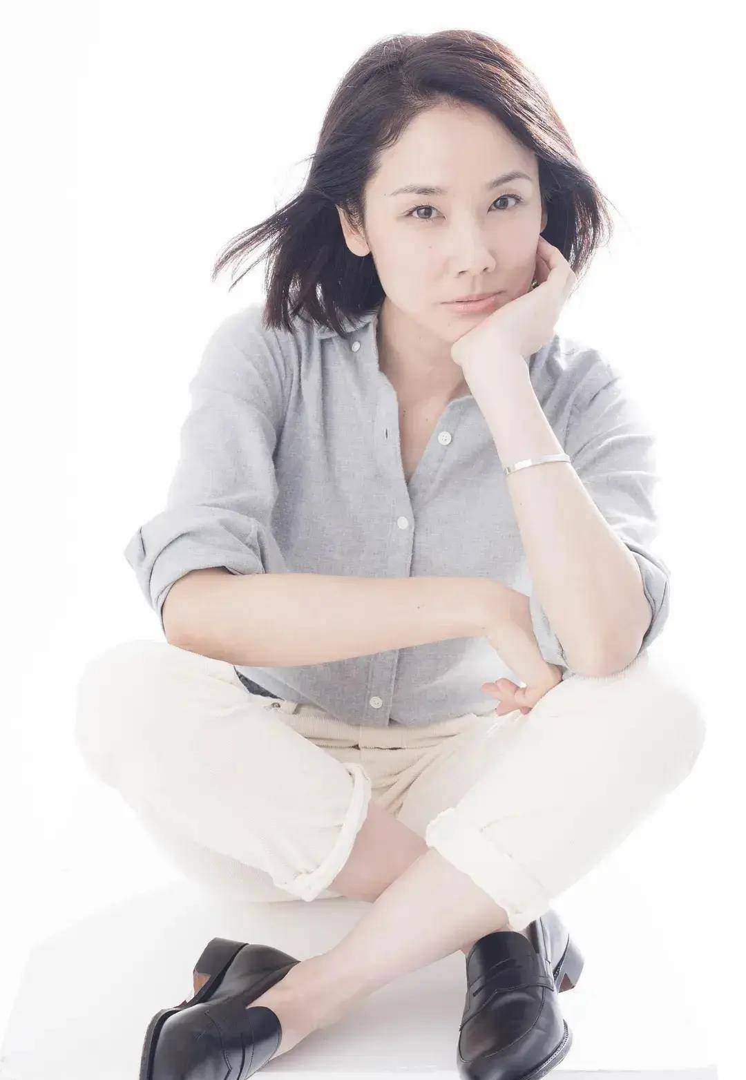 她的美貌几十年如一日,时间仿佛暂停了…_吉田羊_角色_剧中