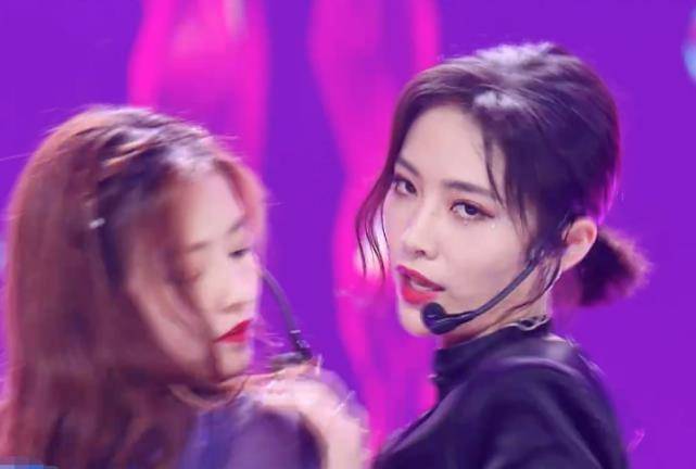 许佳琪张楚寒同框跳舞,谁注意谢可寅的反应?跳的好坏一目了然!