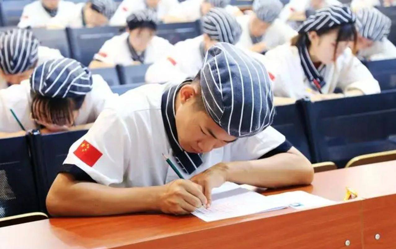 厨师证办理必备：一寸照片要求与拍照攻略