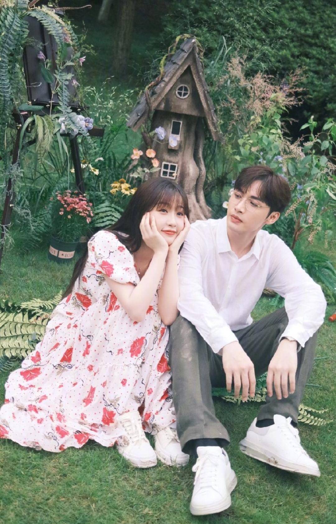 虞书欣新戏还没播就组cp营业,晒与张彬彬合影,贴脸,搂肩氛围感拉满