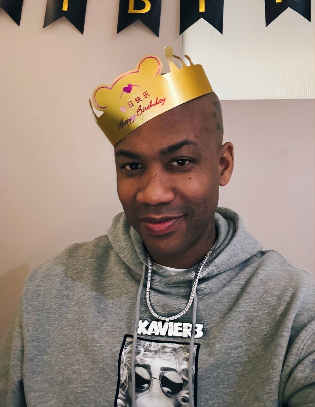 马布里47岁生日聚会孙悦新女友引关注:酷似陈露 大长腿吸睛_照片_美女