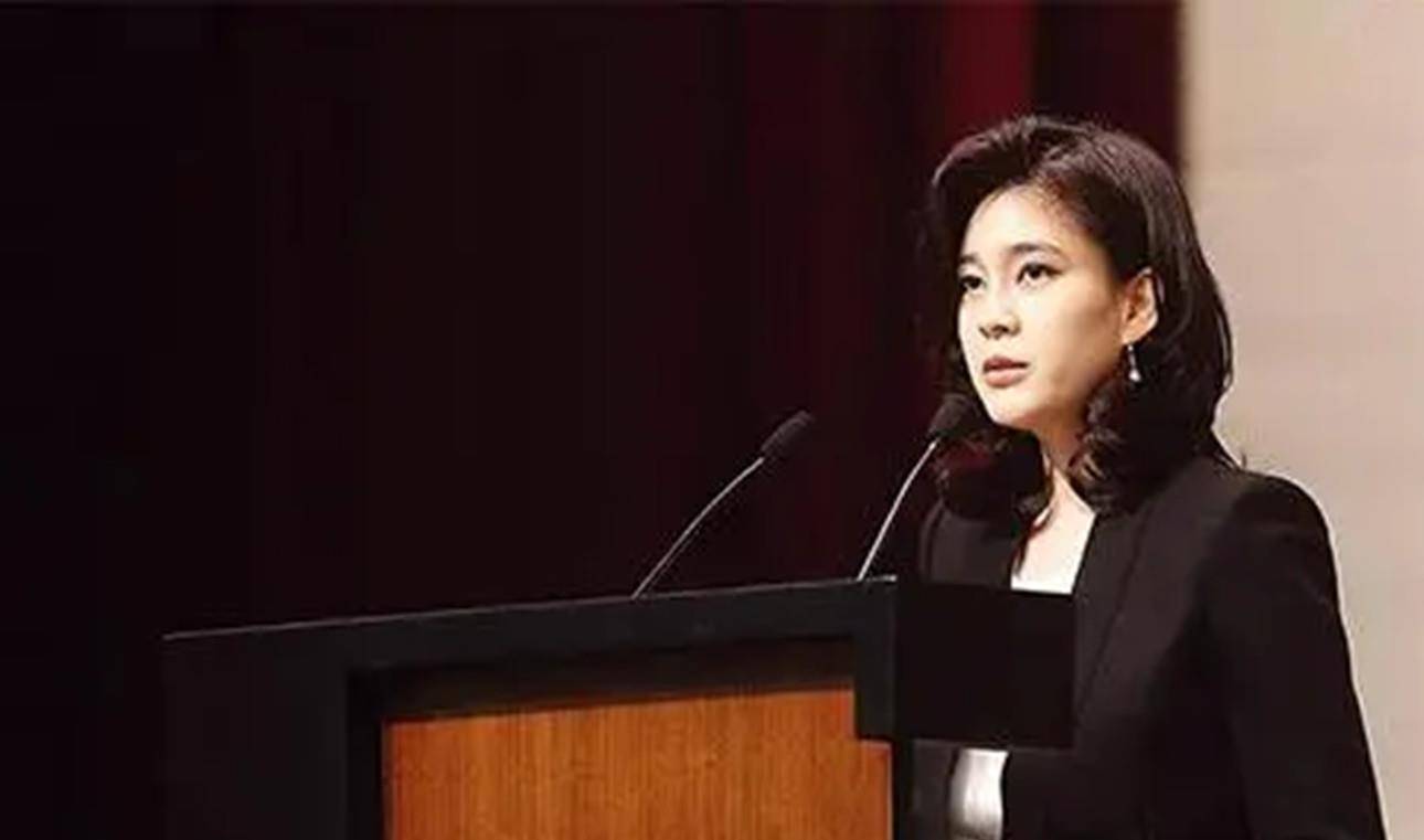 李富真:自愿嫁给保镖却惨遭家暴,离婚还要赔141亿_李健熙_任佑宰_女儿