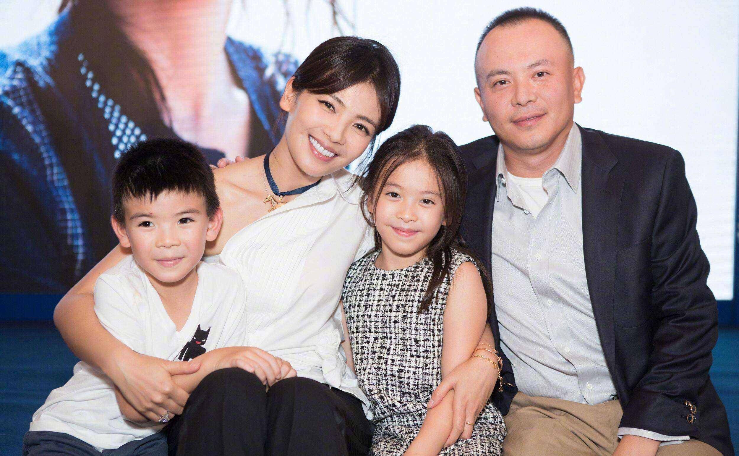 明明已经一把年纪,却硬凹"少女感"的5位女演员,差距一目了然_刘涛