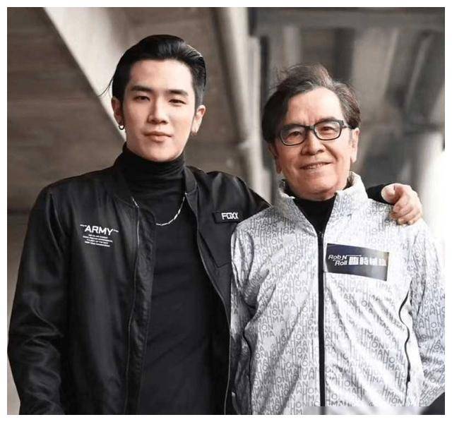 姜大卫,尔冬升:新春团聚大哥秦沛不能来,女儿代步!_兄弟_家庭_影坛