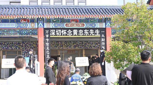 黄子韬晒父子病床前握手合照,发长文称:一辈子都不会让我爸失望_爸爸