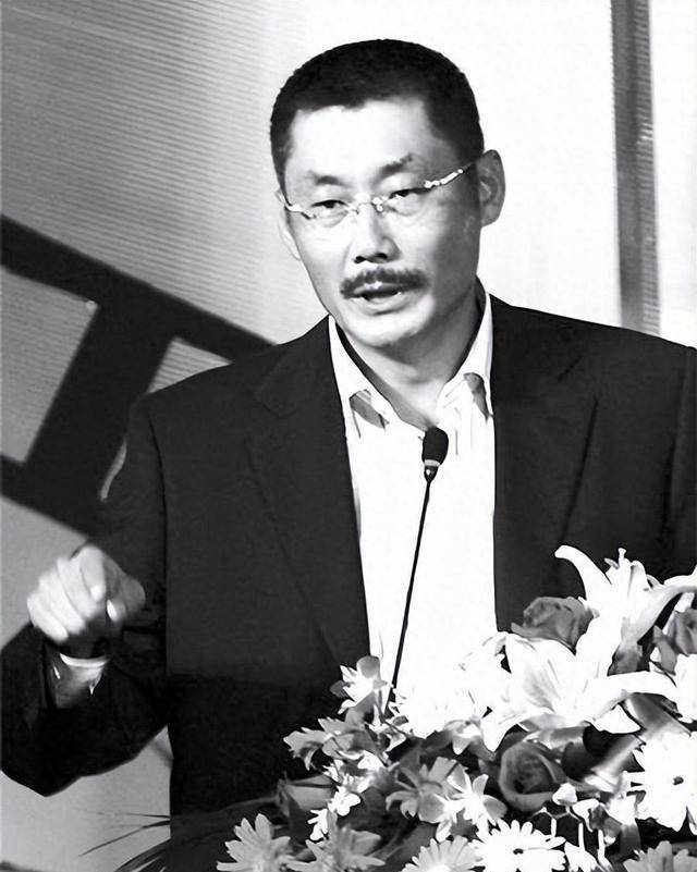 知名导演何平追思会举行,冯小刚陈凯歌等大咖参加,刘仪