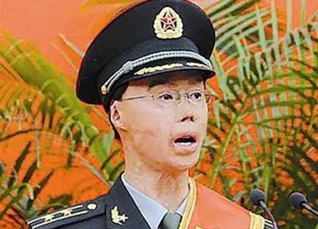 1995年,兵哥哥梁强为救27名乘客重度烧伤,女友始终不离不弃_医生_手术