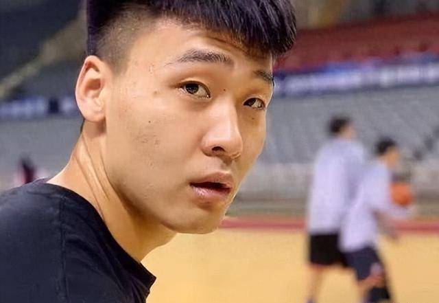 赵睿打甲b蹭孙铭徽赵岩昊的球衣和车去看全明星 请他们吃了个饭_球员