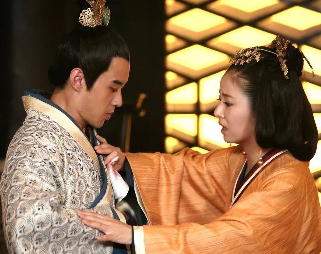 明明只能演妈妈和奶奶,非要演青春期少女_角色_剧中_周迅